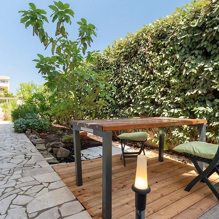 Charming Seafront Apartment With Garden And Patio Fertilia Dış mekan fotoğraf