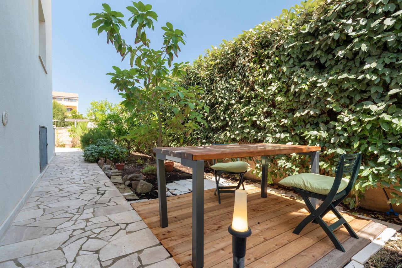 Charming Seafront Apartment With Garden And Patio Fertilia Dış mekan fotoğraf