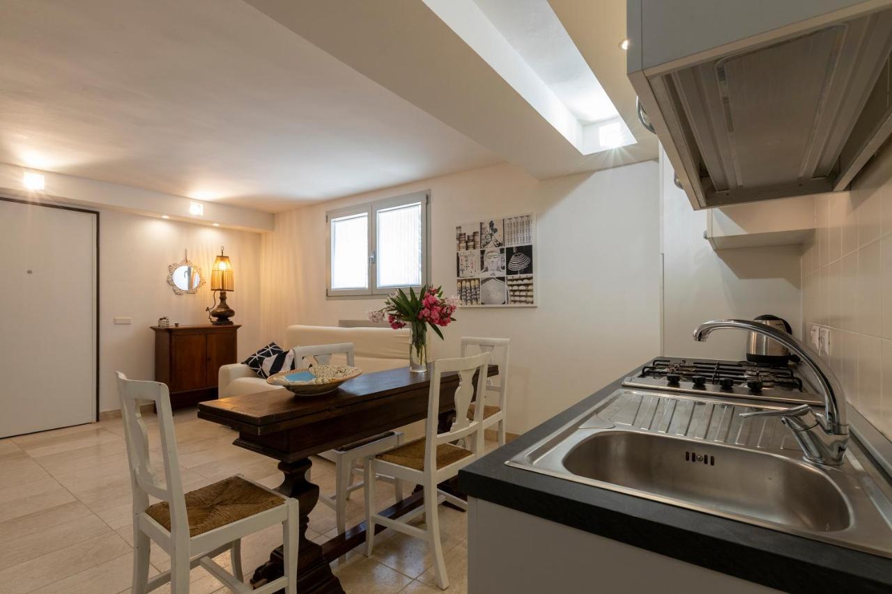 Charming Seafront Apartment With Garden And Patio Fertilia Dış mekan fotoğraf
