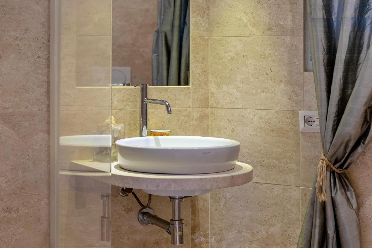 Charming Seafront Apartment With Garden And Patio Fertilia Dış mekan fotoğraf