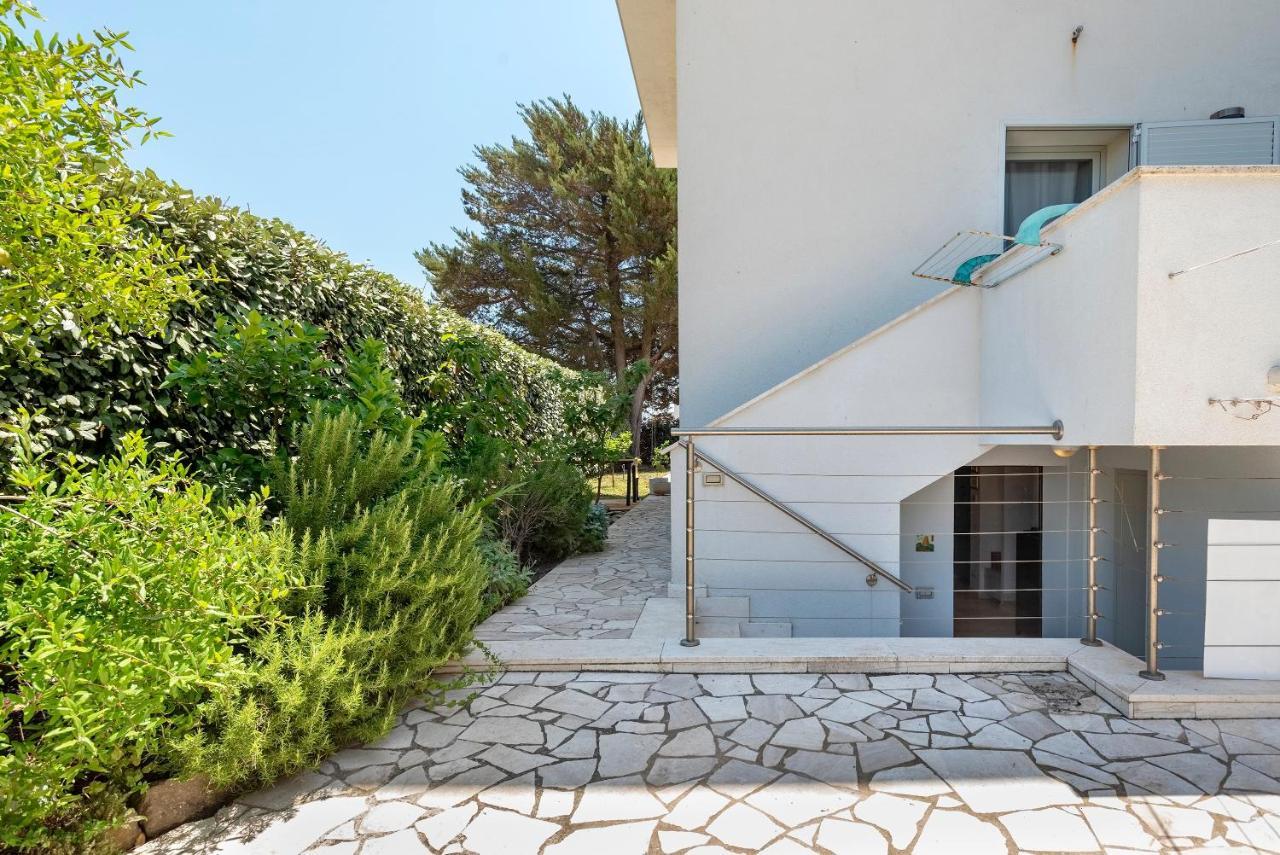 Charming Seafront Apartment With Garden And Patio Fertilia Dış mekan fotoğraf