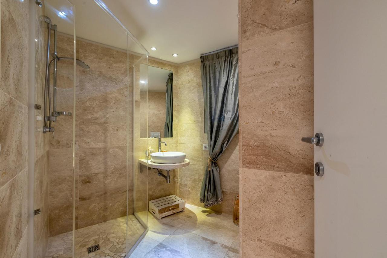 Charming Seafront Apartment With Garden And Patio Fertilia Dış mekan fotoğraf